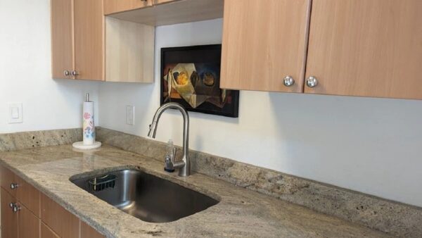a picture of a kitchen sink